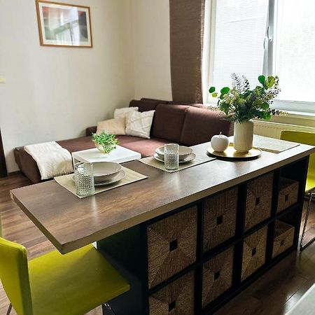 Spacious City Centre Apartment Bratislava Exteriér fotografie
